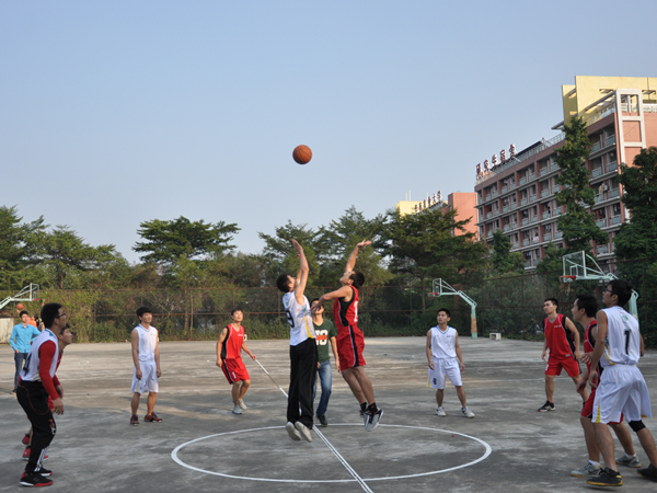 学院研究生“新生杯”篮球赛圆满落幕