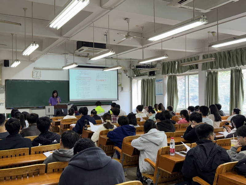 学院召开2024-2025学年第一学期第三次团支书会议