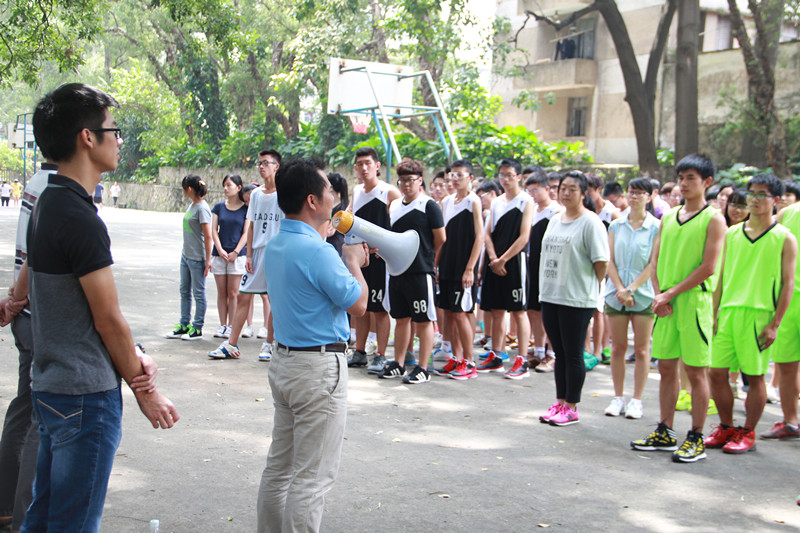 学院：阳光体育活动从新生抓起